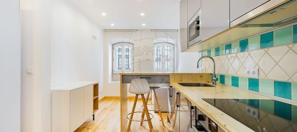 9 bedrooms Building in Lisbon, Portugal No. 70096 2