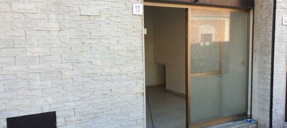 35m² Commercial property in Gravina di Catania, Italy No. 108820 3