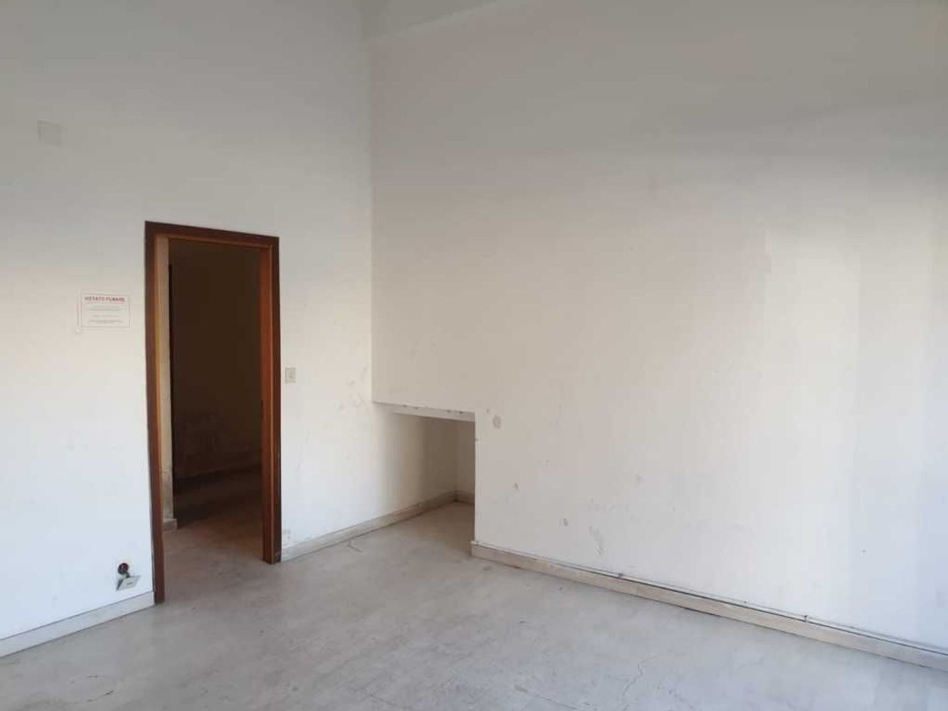 35m² Commercial property in Gravina di Catania, Italy No. 108820