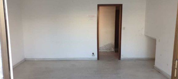 35m² Commercial property in Gravina di Catania, Italy No. 108820 2