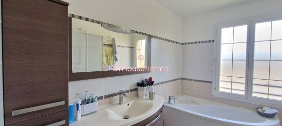 Casa de 4 dormitorios en Villeneuve-le-Roi, France No. 174799 2