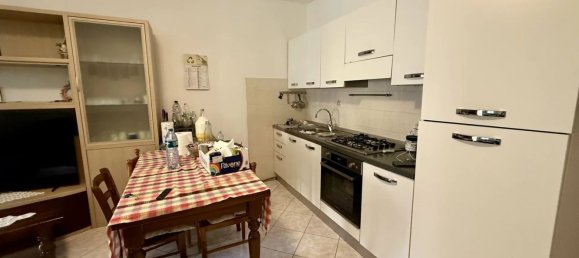 3 rooms Apartment in Porcari, Italy No. 281398 9