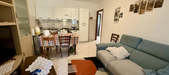 3 rooms Apartment in Porcari, Italy No. 281398 6