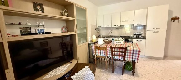3 rooms Apartment in Porcari, Italy No. 281398 10