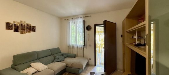 3 rooms Apartment in Porcari, Italy No. 281398 8