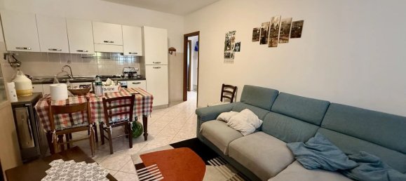 3 rooms Apartment in Porcari, Italy No. 281398 5
