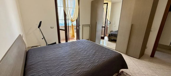 3 rooms Apartment in Porcari, Italy No. 281398 15