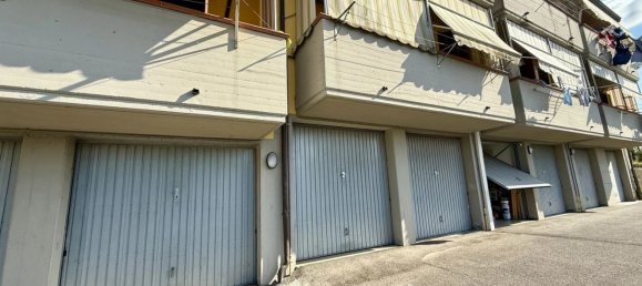 3 rooms Apartment in Porcari, Italy No. 281398 4