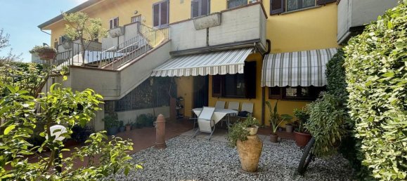 3 rooms Apartment in Porcari, Italy No. 281398 24