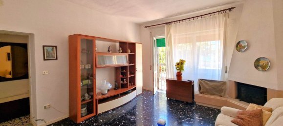 4 rooms Apartment in Mondragone, Italy No. 297842 3