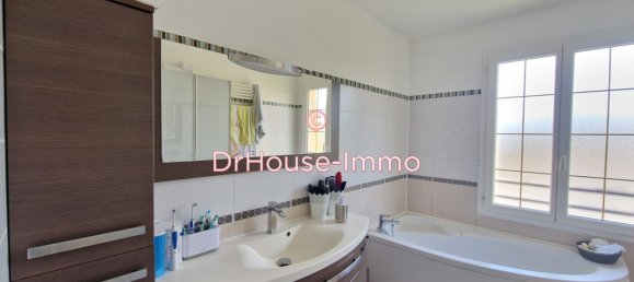 4 bedrooms Villa in Villeneuve-le-Roi, France No. 174798 6