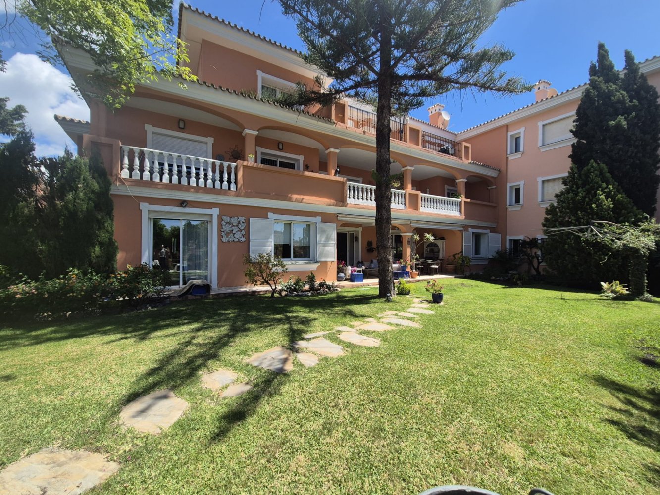 Apartamento de 5 dormitorios en Marbella, Spain No. 156912