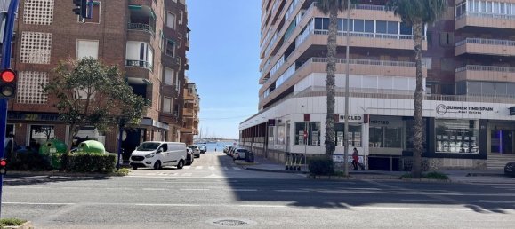 Apartamento de 3 dormitorios en Torrevieja, Spain No. 177356 15