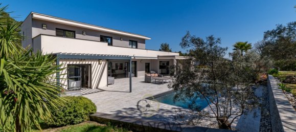 5 bedrooms Villa in Saint-Clement-de-Riviere, France No. 346630 2