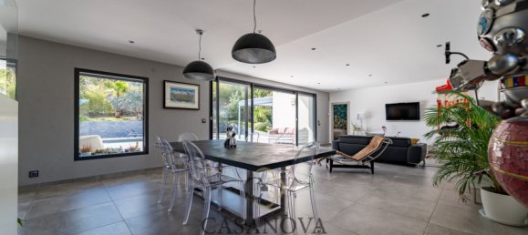 5 bedrooms Villa in Saint-Clement-de-Riviere, France No. 346630 9