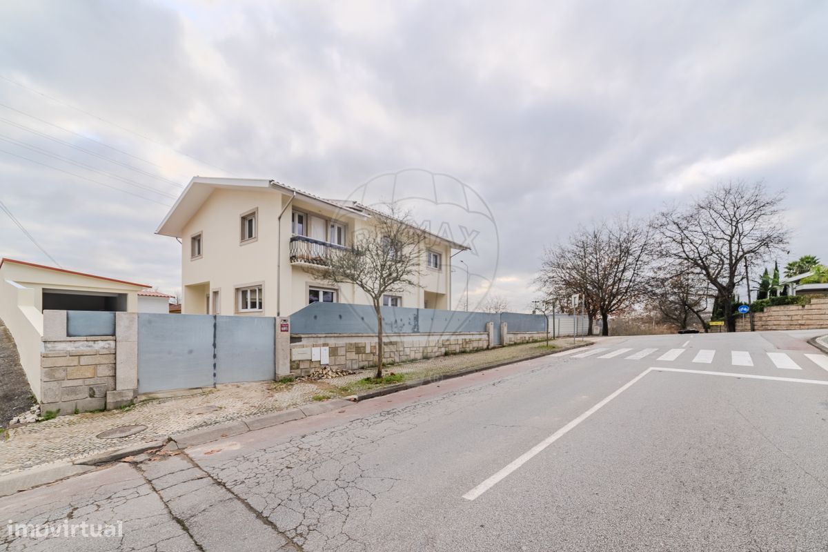 Дом с 4 спальнями в Сан Жуан да Мадейра, Португалия № 290817