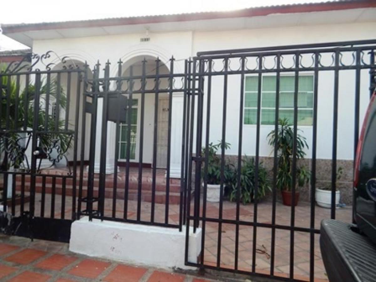 4 bedrooms House in Atlantico, Colombia No. 4023