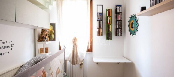 Apartamento de 4 divisões em Reggio Emilia, Italy N.º 8310 17