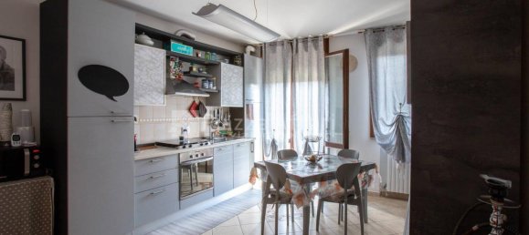 Apartamento de 4 divisões em Reggio Emilia, Italy N.º 8310 3