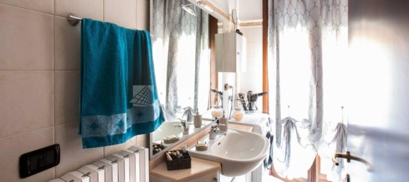 Apartamento de 4 divisões em Reggio Emilia, Italy N.º 8310 19