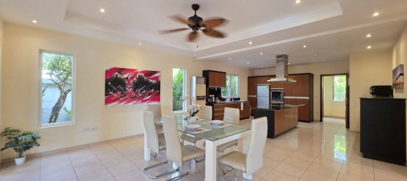 4 bedrooms House for sale in Pattaya, Chonburi, Eastern Thailand, Thailand № 71887 2