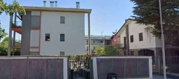 3-salle Appartement à Parabiago, Italy No. 110388 16