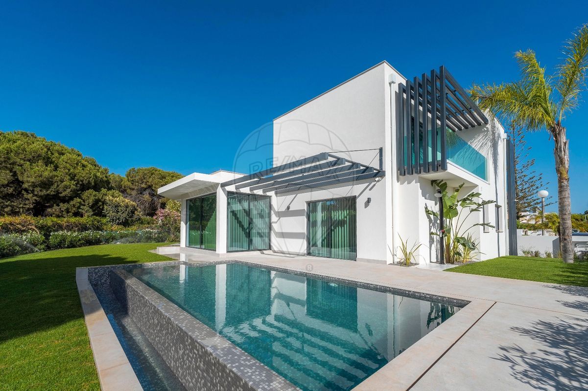 4 غرف نوم منزل في Quarteira, Portugal رقم 29642