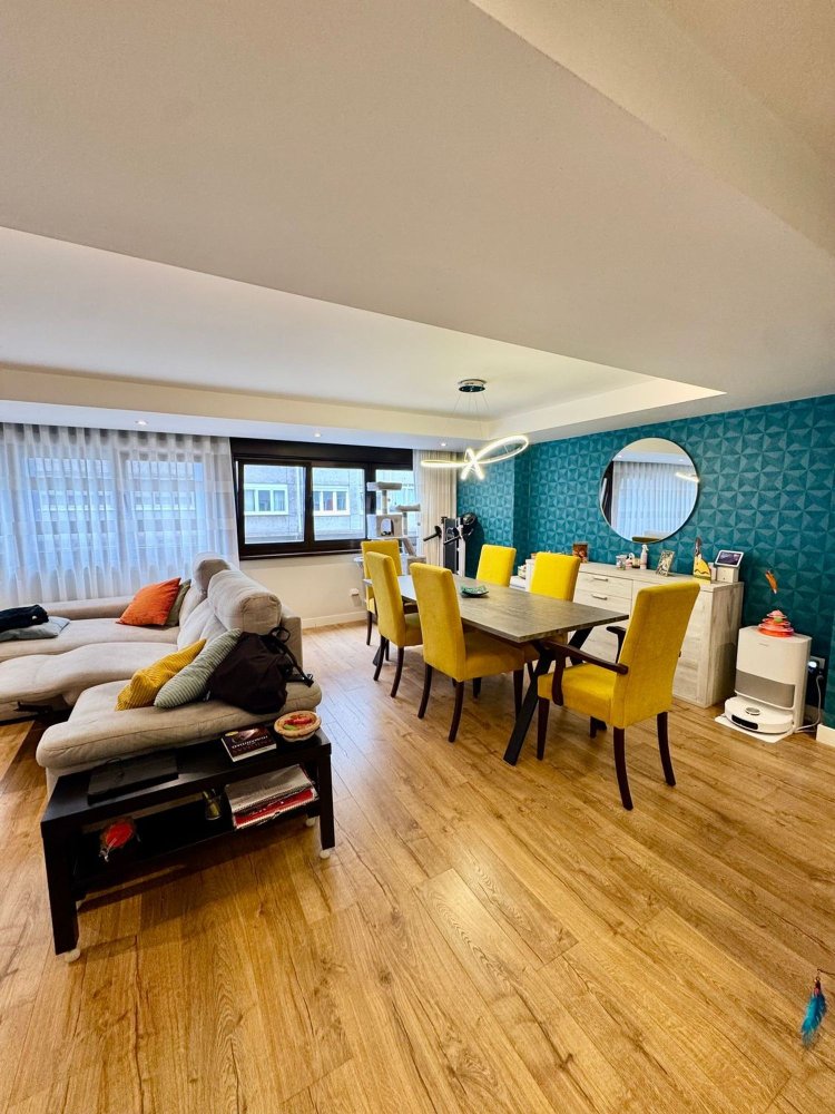 Apartamento de 3 dormitorios en La Coruña, Spain No. 234821