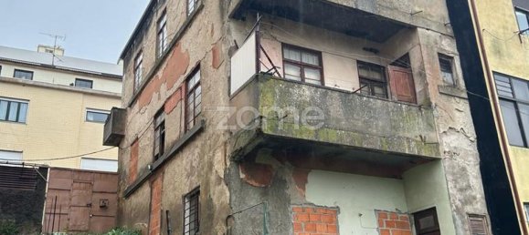 383m² Building in Porto, Portugal No. 14242 3