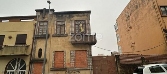 383m² Building in Porto, Portugal No. 14242 8