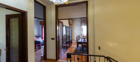 8 rooms House in Mogliano Veneto, Italy No. 222935 3