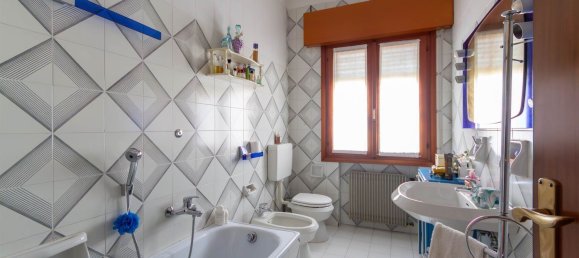 8 rooms House in Mogliano Veneto, Italy No. 222935 12