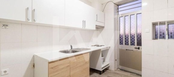 3 bedrooms House in Vila Nova de Gaia, Portugal No. 36024 8