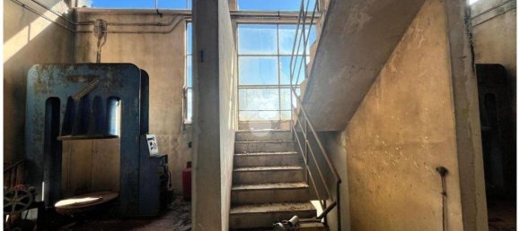 مستودع في Aprilia, Italy 600متر مربع رقم 257567 4