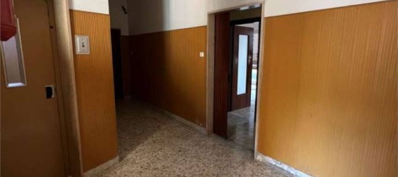 5 rooms Apartment in Somma Vesuviana, Italy No. 273440 3