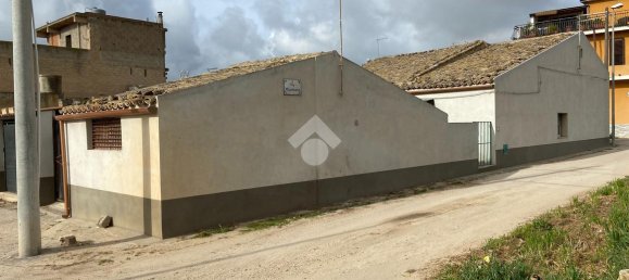 5 rooms House in Mazzarrone, Italy No. 233009 2