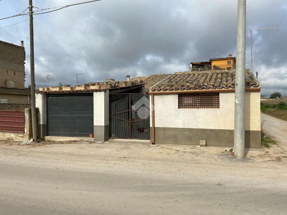 5 rooms House in Mazzarrone, Italy No. 233009