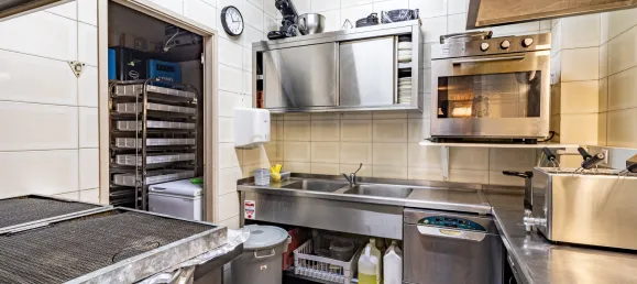 73m² Commercial property in Braga, Portugal No. 78975 8