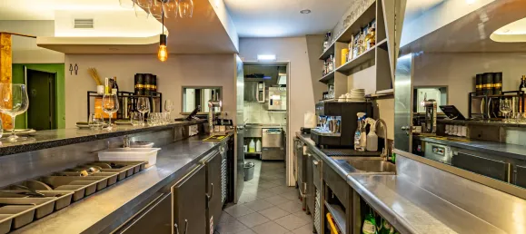 73m² Commercial property in Braga, Portugal No. 78975 6