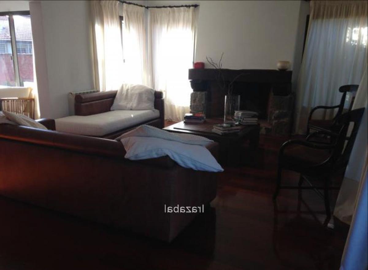 5 bedrooms House in Montevideo, Uruguay No. 4695