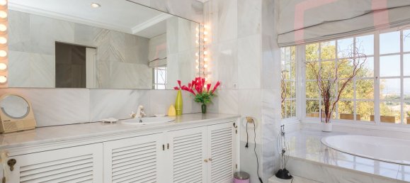 7 bedrooms House in La Quinta, Spain No. 143205 10