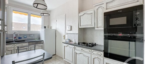 4 bedrooms Apartment in Troyes, France No. 65659 3