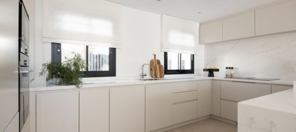 5 bedrooms Villa in Marbella, Spain No. 147527 12