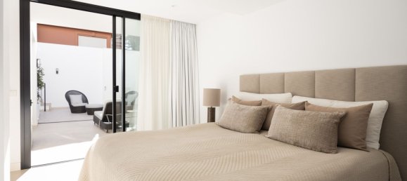 5 bedrooms Villa in Marbella, Spain No. 147527 24