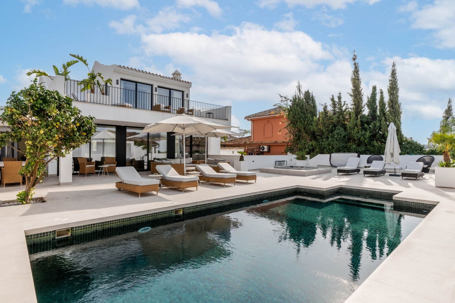 5 bedrooms Villa in Marbella, Spain No. 147527