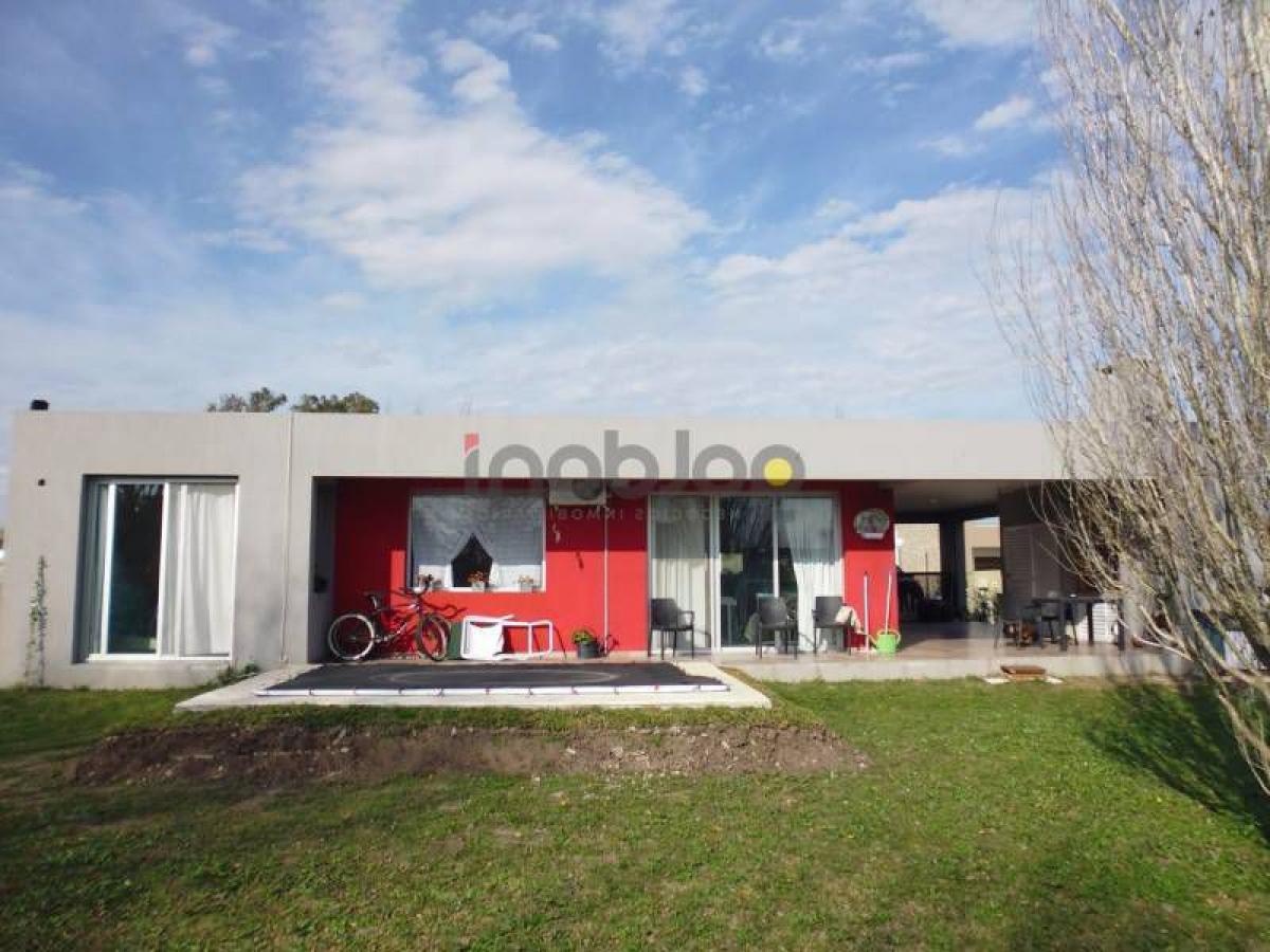 3 chambres Maison à Berazategui, Argentina No. 70502