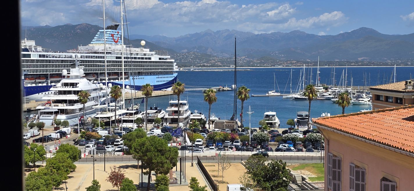 Дуплекс с 3 спальнями в Аяччо, Франция № 290035