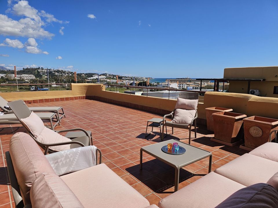 2 bedrooms Penthouse in Mijas, Spain No. 242012