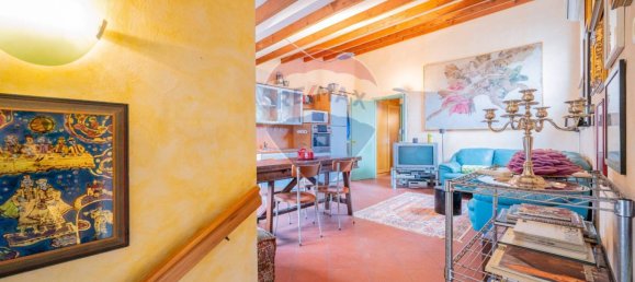 1 bedroom Penthouse in Mantua, Italy No. 332214 2