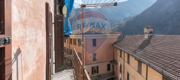 2 bedrooms House in Bagolino, Italy No. 356150 3